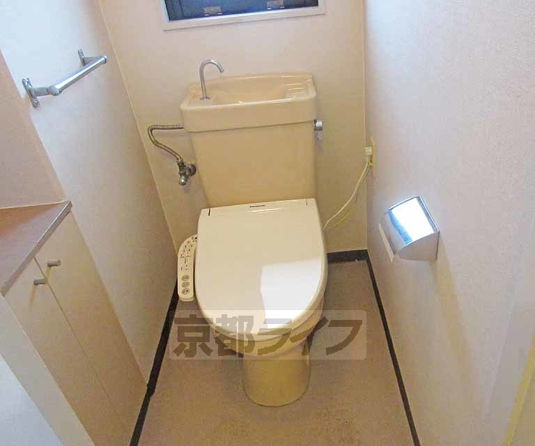 トイレ　ウォシュレット付き