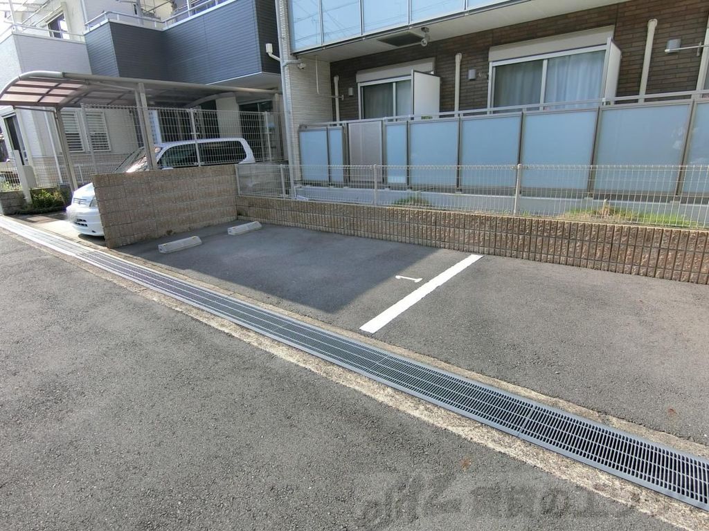 駐車場　庭