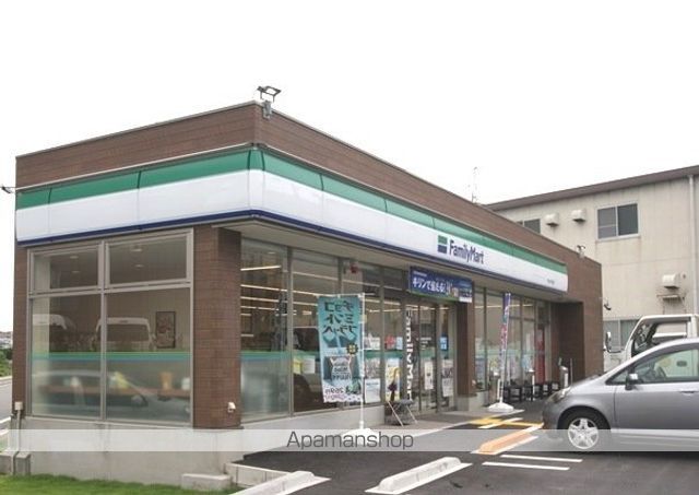 コンビニ　ファミリーマート（コンビニ）まで2002m