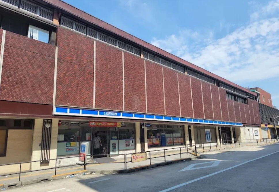 コンビニ　ローソン西武新宿駅北口店（コンビニ）まで110m