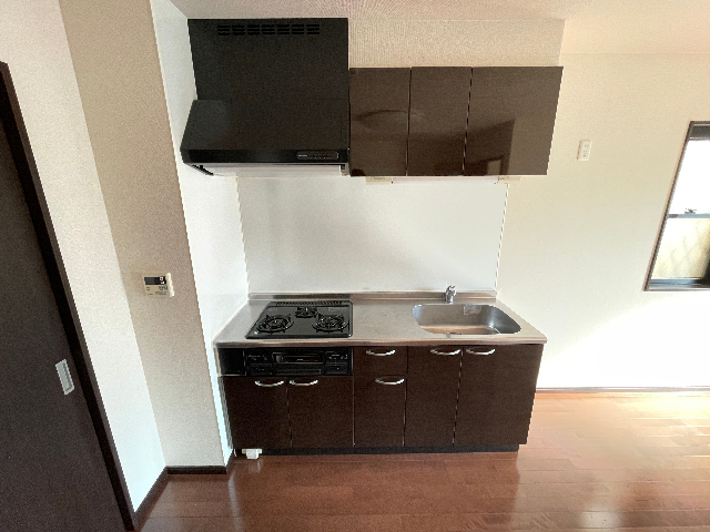 キッチン　３口コンロ