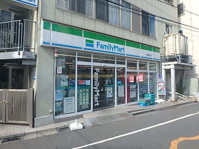 コンビニ　ファミリーマート（コンビニ）まで220m