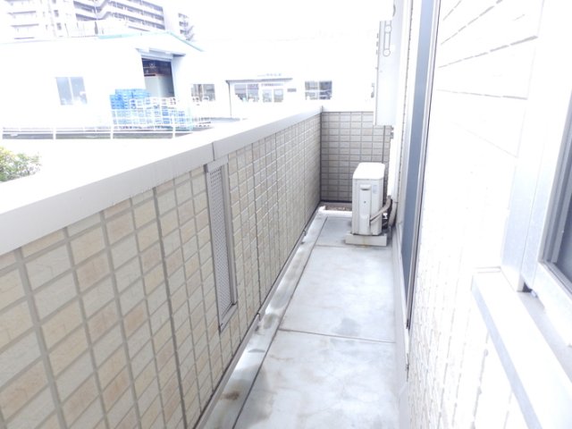 バルコニー　暖かな日差しのふりそそぐバルコニー