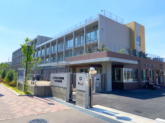 小学校　八王子市立いずみの森義務教育学校（小学校）まで620m