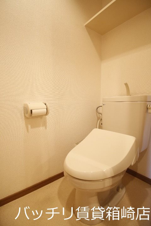 トイレ　別号室写真の為現状を優先致します。