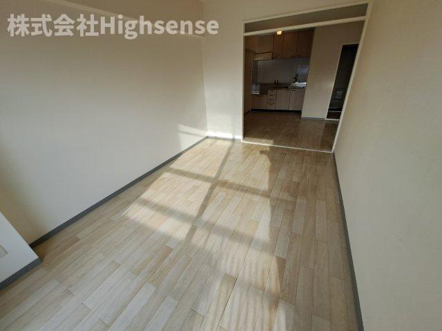 その他部屋・スペース　開放的な寝室です