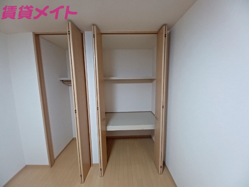 収納　同型参考写真