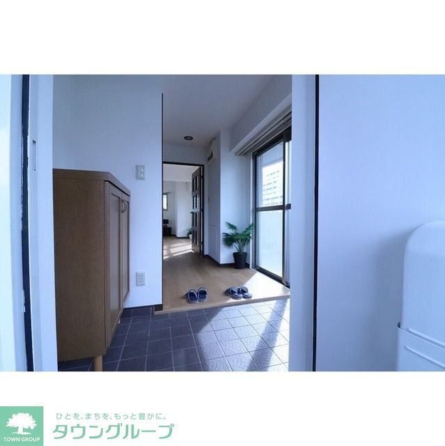 玄関　同タイプ、別部屋、モデル家具設置時の写真です