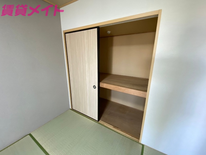 収納　別部屋反転写真です