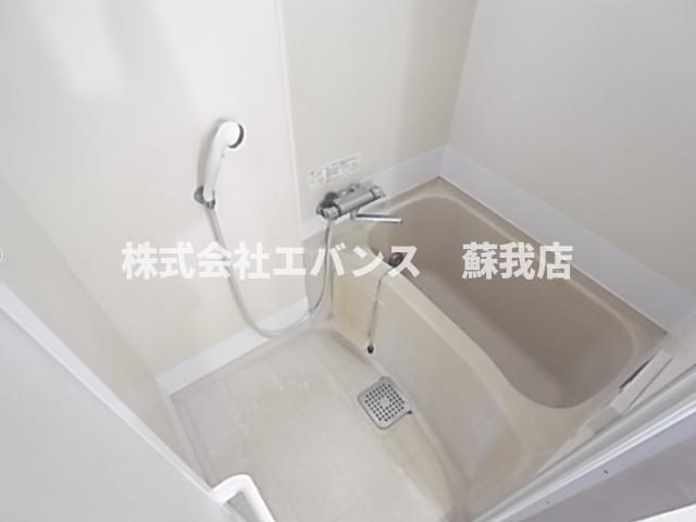 バス・シャワールーム　落ち着いた空間のお風呂です