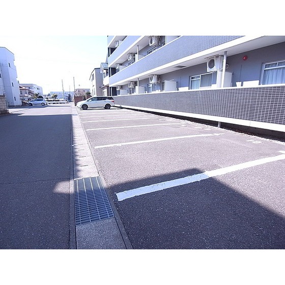 駐車場　１台込み無料です