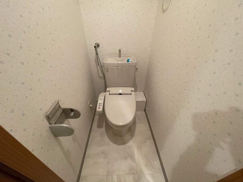 トイレ　トイレです。ウォシュレット付を探している方、おすすめです。