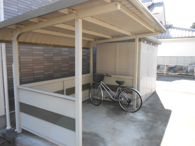 駐車場　駐輪場（共用）完備