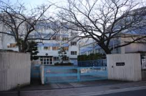 小学校　名古屋市立引山小学校（小学校）まで90m