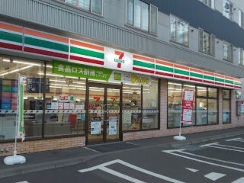 コンビニ　セブンイレブン札幌北22条店（コンビニ）まで166m