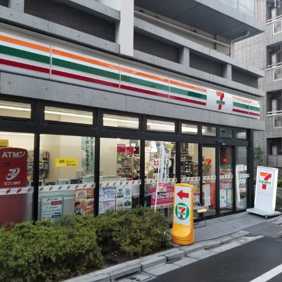 コンビニ　セブンイレブン中央区明石町店（コンビニ）まで334m
