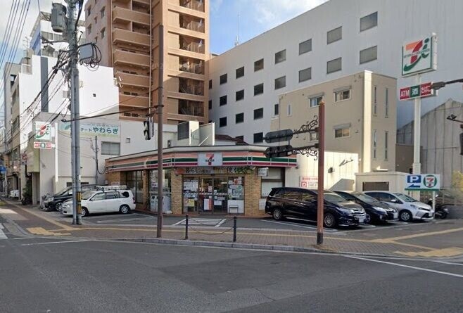 コンビニ　セブンイレブン　岡山内山下１丁目店（コンビニ）まで347m