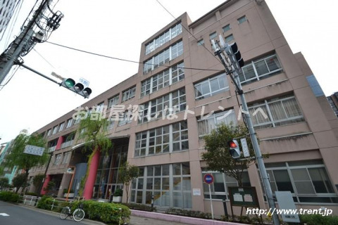 小学校　新宿区立 四谷小学校（小学校）まで440m