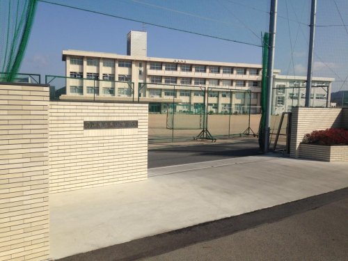 中学校　東山中学校（中学校）まで1928m