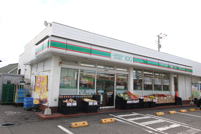 コンビニ　100円ローソン（コンビニ）まで1080m