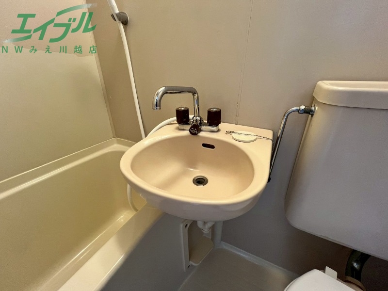 洗面設備　別部屋参考写真です。