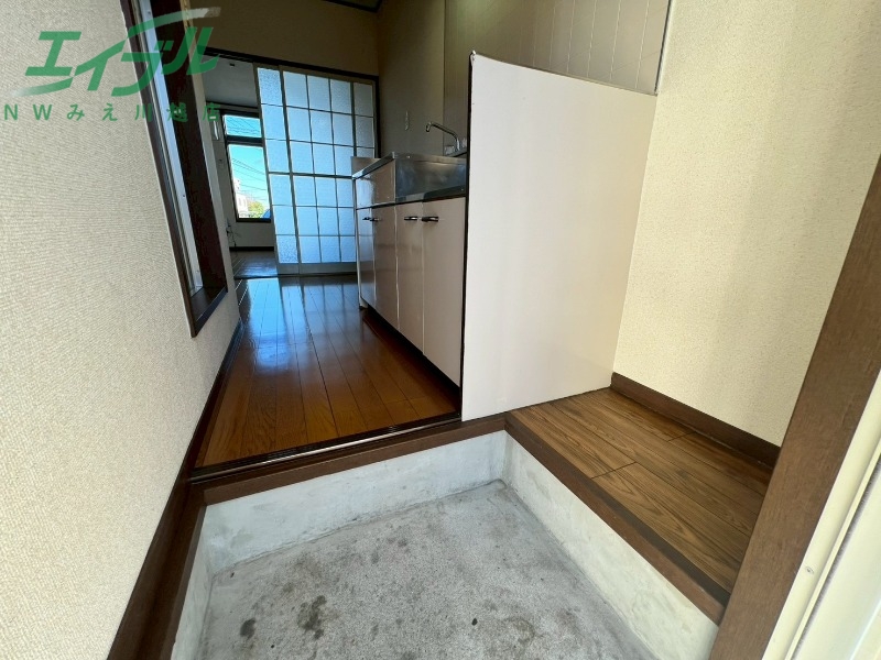 玄関　別部屋参考写真です。
