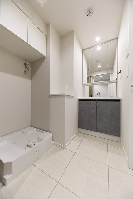 洗面設備　※写真は同タイプ住戸です。