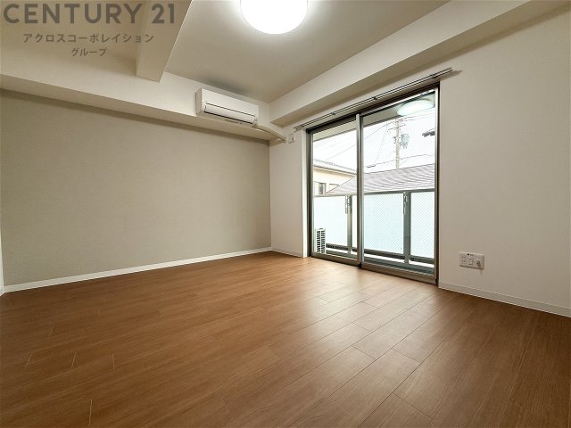 居室・リビング　南向きの明るいお部屋です♪エアコン付き！