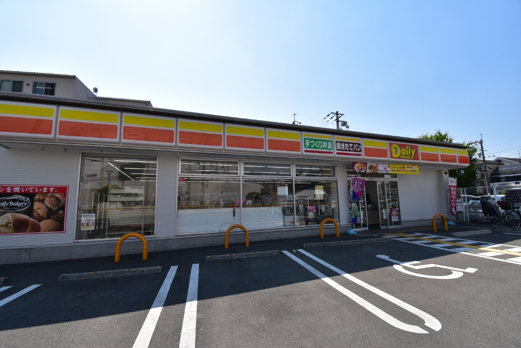 コンビニ　デイリーヤマザキ 寝屋川八坂町店（コンビニ）まで352m