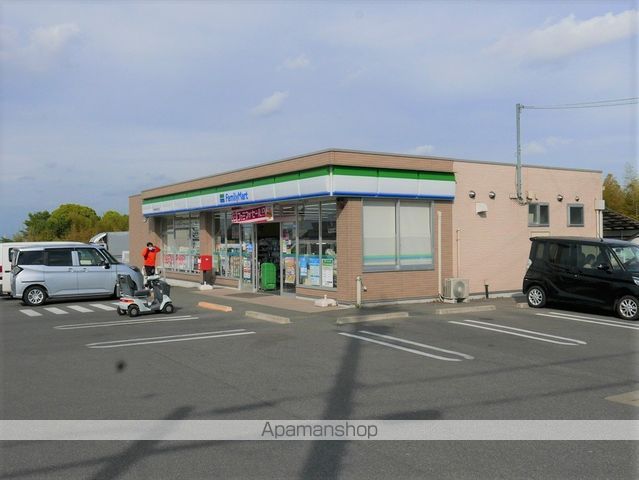 コンビニ　ファミリーマート（コンビニ）まで552m