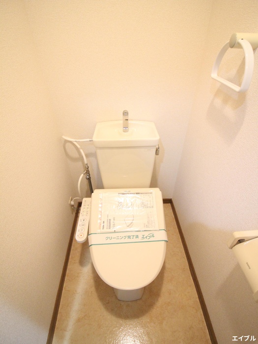トイレ　同じ部屋タイプの別部屋の写真です。現況と異なる場合は現況を優