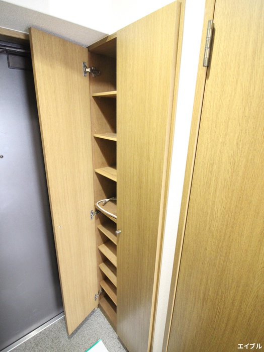 玄関　同じ部屋タイプの別部屋の写真です。現況と異なる場合は現況を優