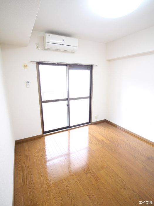 居室・リビング　同じ部屋タイプの別部屋の写真です。現況と異なる場合は現況を優