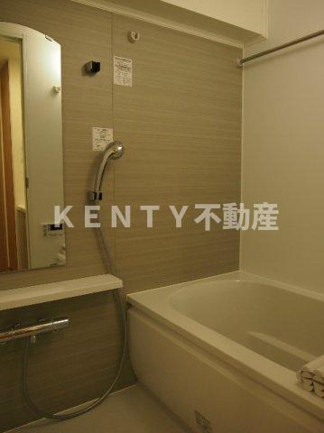 バス・シャワールーム　コンパクトで使いやすいお風呂です