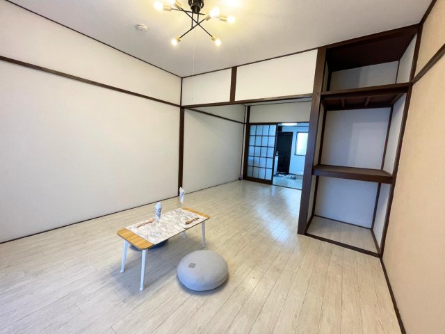 居室・リビング　広い居室はリフォームをして清潔感があります
