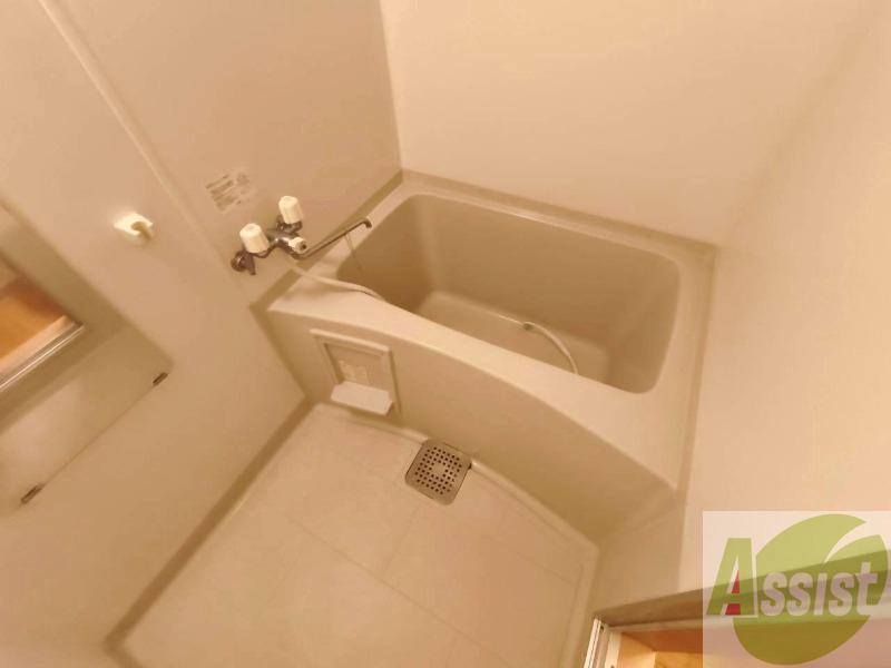 バス・シャワールーム　お風呂になります。一日の疲れを癒してくださいね。