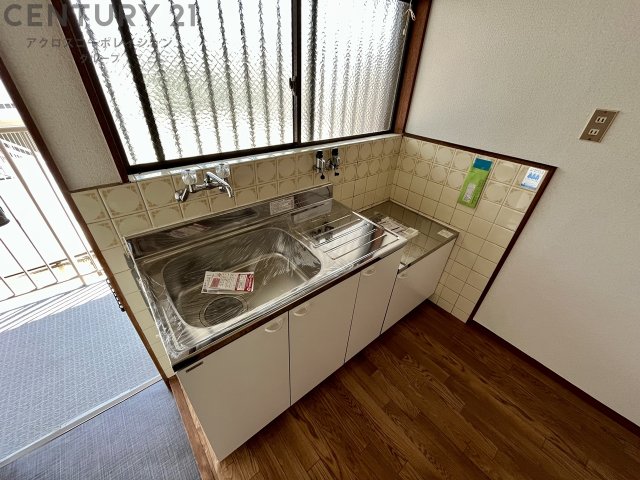 キッチン　窓付きのキッチンで換気がしやすくておすすめ！
