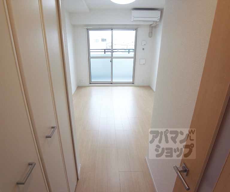 その他部屋・スペース　洋室の入口からの写真です。