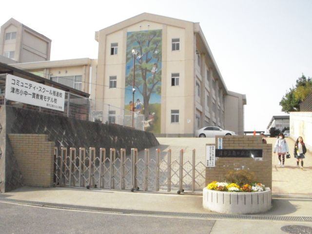 小学校　津市立南が丘小学校（小学校）まで568m