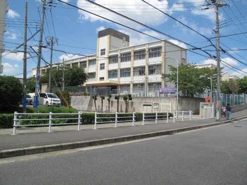 小学校　小束山小学校（小学校）まで1228m