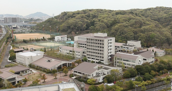 大学・短大　公立大学法人 神戸市外国語大学（大学・短大）まで1757m