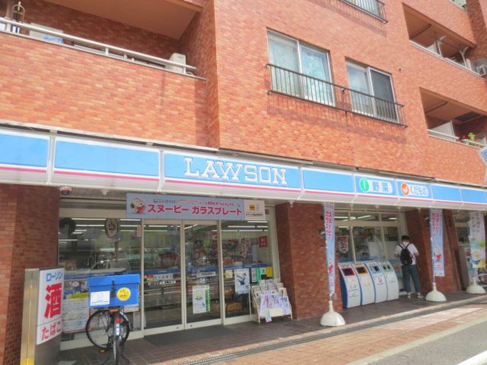 コンビニ　ローソン弦巻二丁目店（コンビニ）まで208m