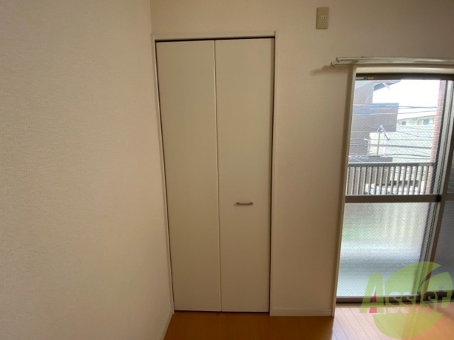 収納　収納はこちらのクローゼットをお使いください。
