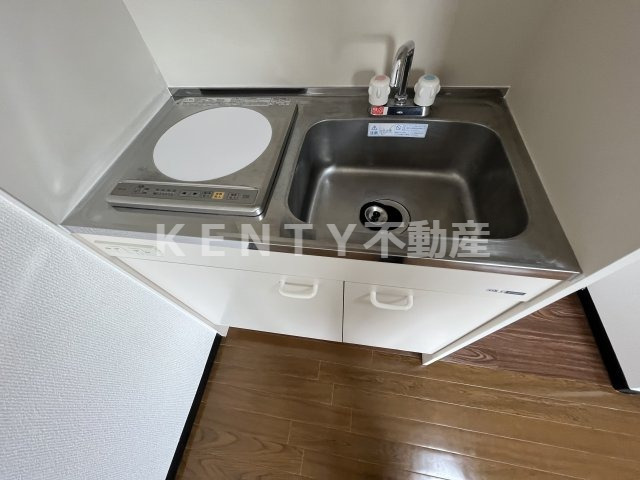 キッチン　コンパクトなキッチンで掃除もラクラク