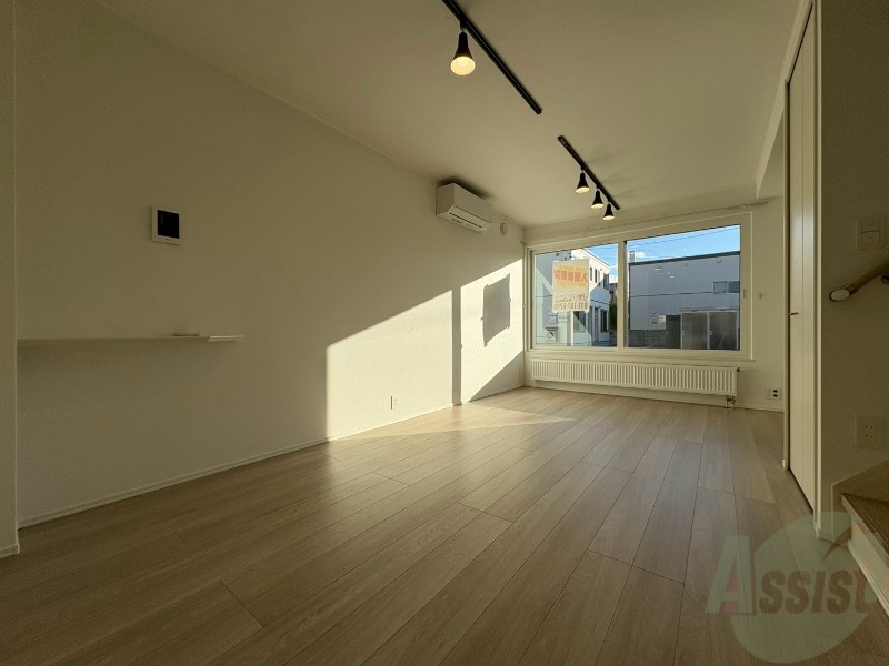 居室・リビング　広くてキレイなお部屋が広がっていて、充実した生活が送れそう。