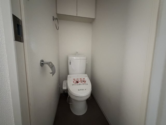 セレニテ難波グランデシュッドのトイレ写真