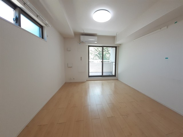居室・リビング　☆8帖の洋室☆※他の部屋参照