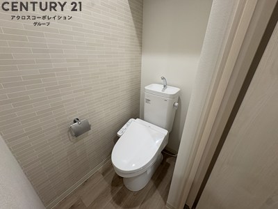 トイレ　温水洗浄便座付きのトイレです♪