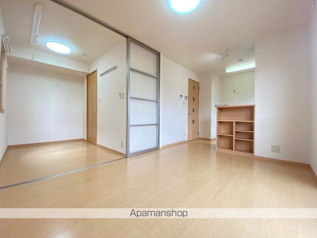エミグランド ABCの居間写真