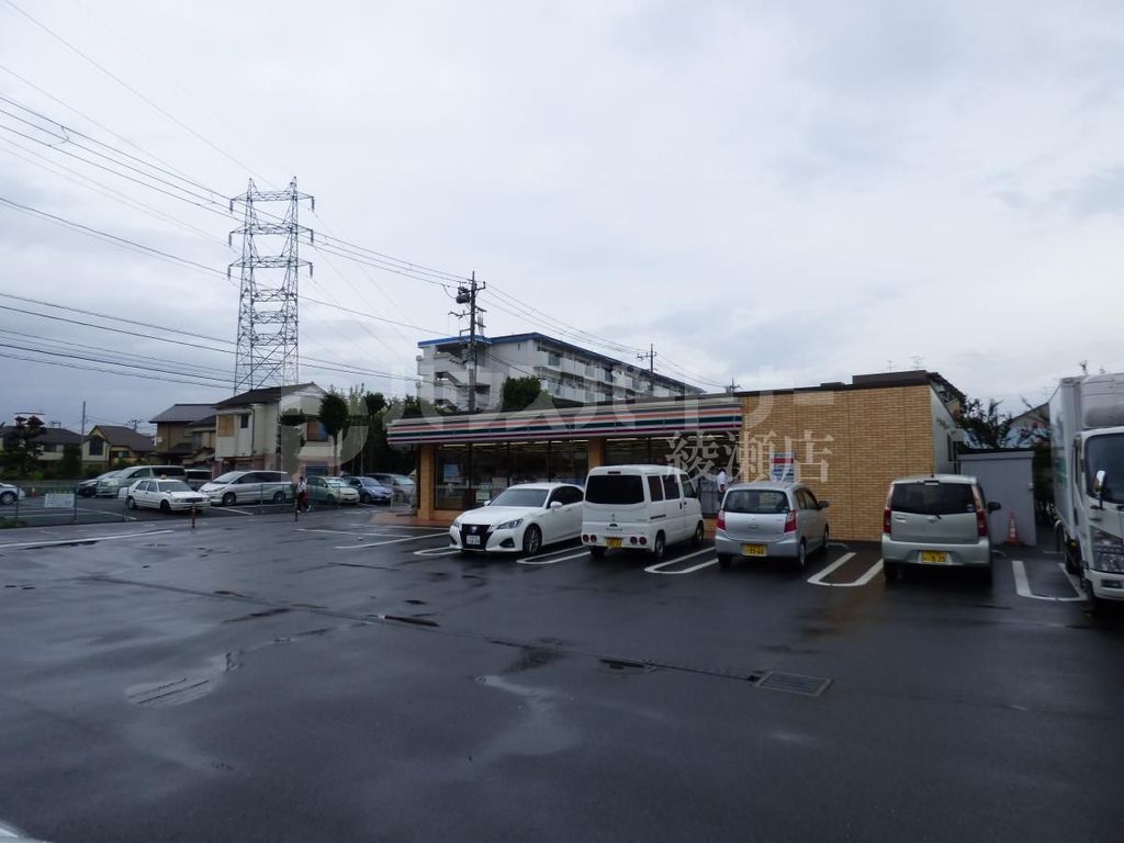 コンビニ　セブンイレブン足立青井1丁目店（コンビニ）まで200m